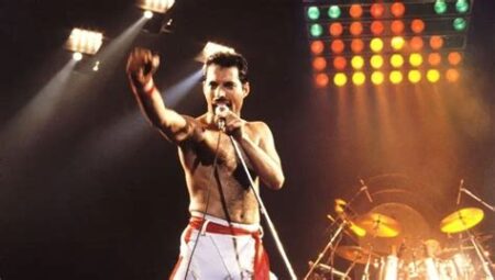 Pop Sanatçılarının Müzik Listelerinde Rekor Kırdığı Şarkılar